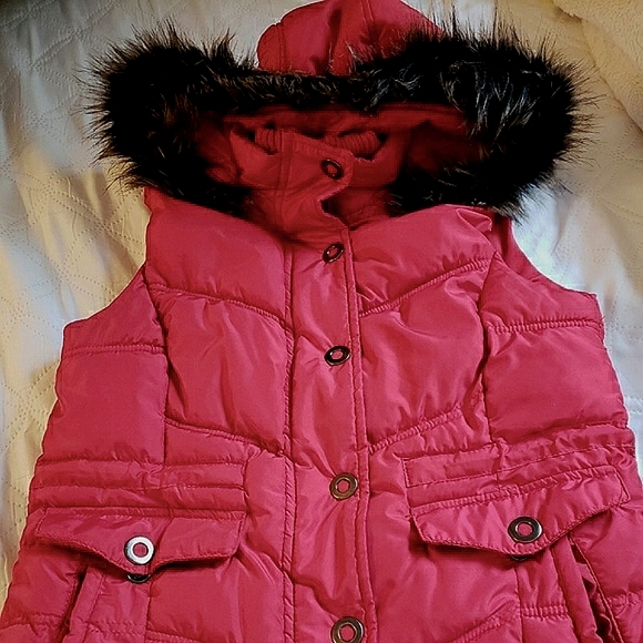 Faded Glory Red Vest Medium has fur hood & detachable pockets snaps & zips NWOT - Picture 12 of 14